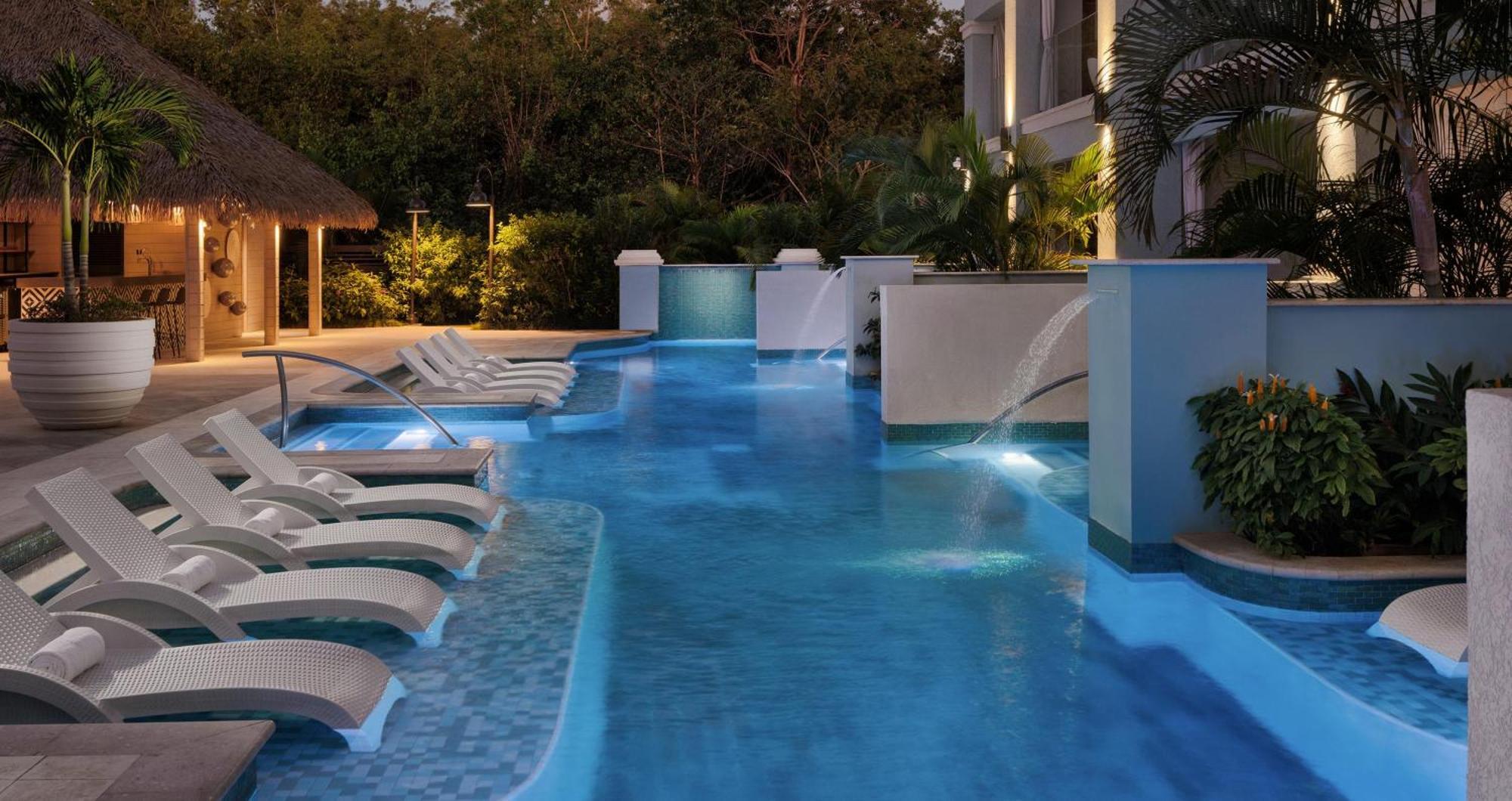 Crystal Lagoon Hideaway Swim-up Club Jr Suite w Patio,1642974287:JPEG